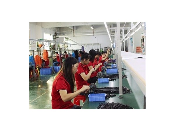 尋求數據線生產廠家定制數據線要了解的各方面