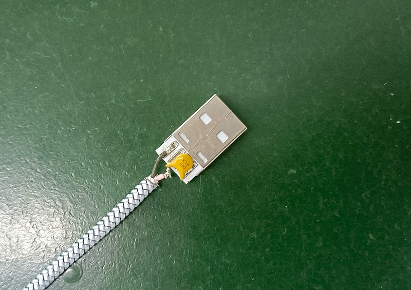 網(wǎng)紅搖搖杯磁吸充電線，短路自動(dòng)斷電